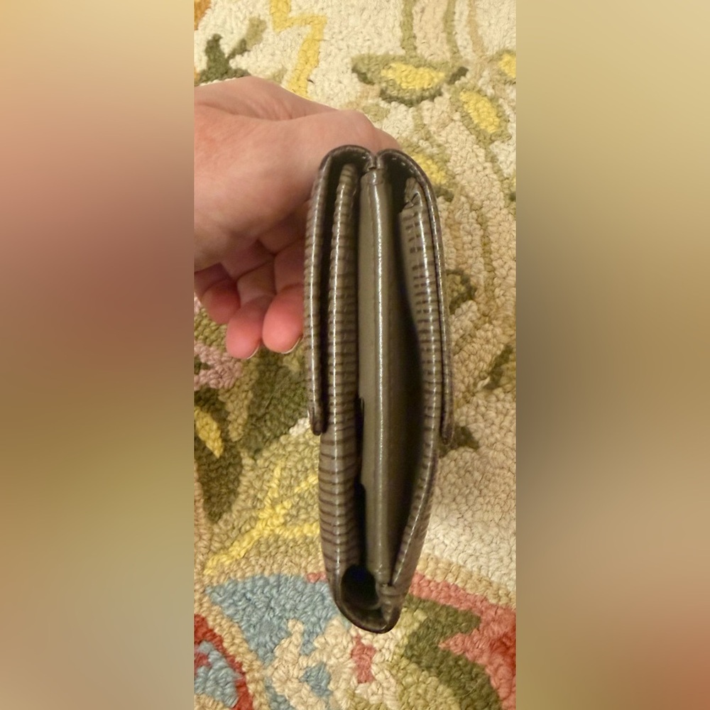 Unisex LOUIS VUITTON Vintage Epi-Leather Elise Tri-Fold Compact Wallet - Taupe - Picture 2 of 16